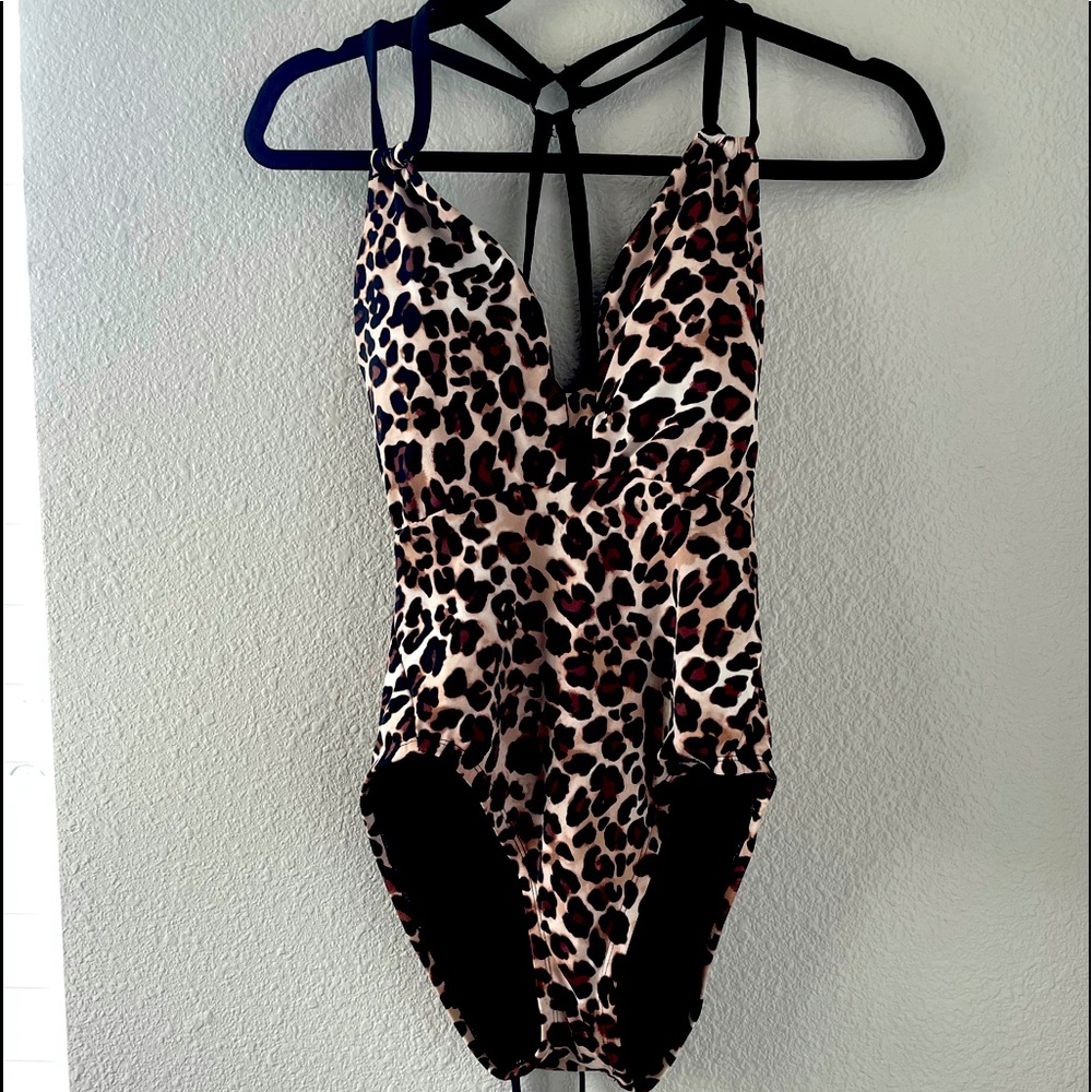 One price swim suit